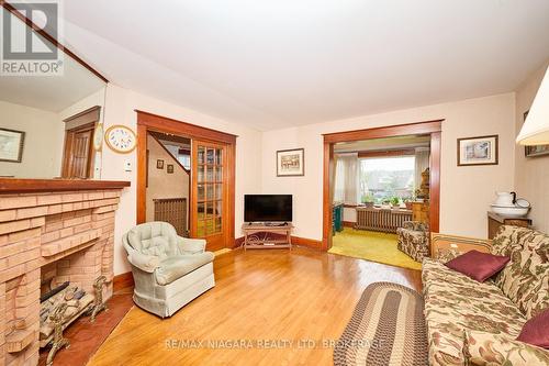 840 Ridge Road N, Fort Erie (335 - Ridgeway), ON - Indoor Photo Showing Living Room With Fireplace