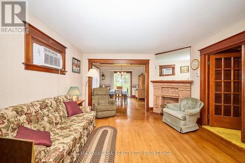 840 Ridge Road N, Fort Erie (335 - Ridgeway), ON - Indoor Photo Showing Living Room With Fireplace