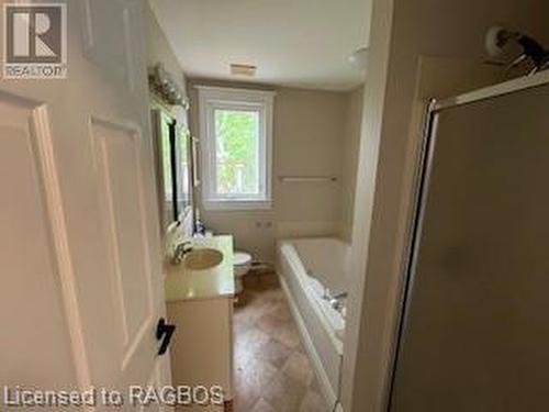 Full bathroom with vanity, independent shower and bath, and toilet - 745 4Th Avenue East Avenue, Owen Sound, ON 