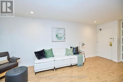 202 - 264 Oakdale Avenue, St. Catharines (456 - Oakdale), ON - Indoor Photo Showing Living Room