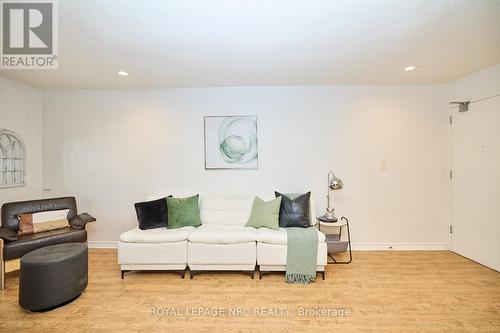 202 - 264 Oakdale Avenue, St. Catharines (456 - Oakdale), ON - Indoor Photo Showing Living Room