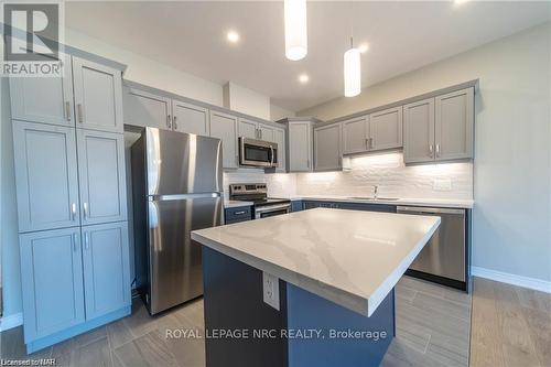 5 Alicia Crescent, Thorold, ON - Indoor Photo Showing Kitchen With Upgraded Kitchen