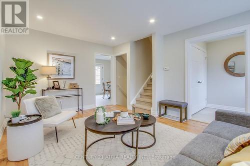 672 Elgin Street, Newmarket, ON - Indoor Photo Showing Living Room