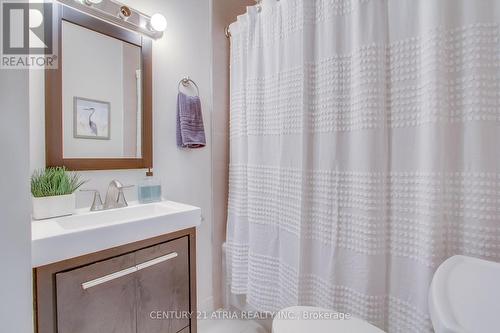 672 Elgin Street, Newmarket, ON - Indoor Photo Showing Bathroom