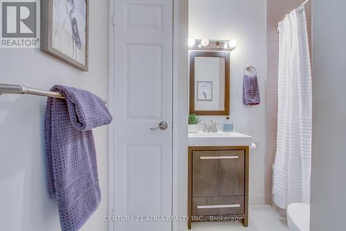 672 Elgin Street, Newmarket, ON - Indoor Photo Showing Bathroom