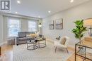 672 Elgin Street, Newmarket, ON  - Indoor Photo Showing Living Room 