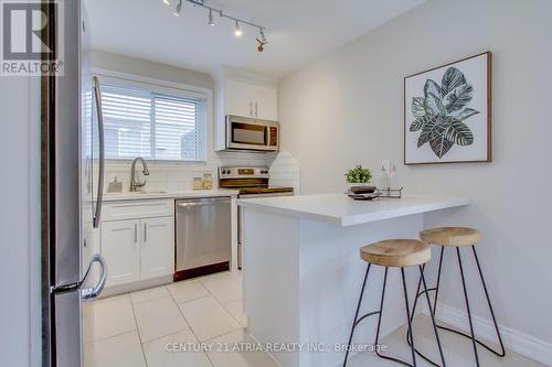 672 Elgin Street, Newmarket, ON - Indoor Photo Showing Kitchen With Stainless Steel Kitchen