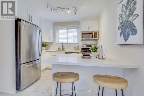 672 Elgin Street, Newmarket, ON - Indoor Photo Showing Kitchen With Stainless Steel Kitchen With Upgraded Kitchen