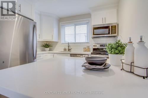 672 Elgin Street, Newmarket, ON - Indoor Photo Showing Kitchen