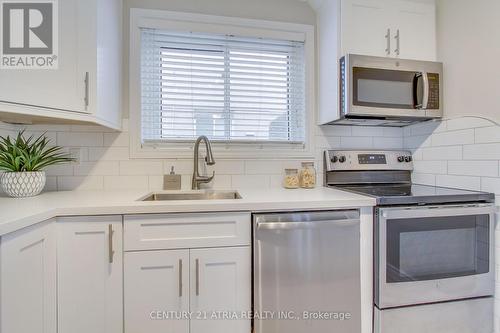 672 Elgin Street, Newmarket, ON - Indoor Photo Showing Kitchen