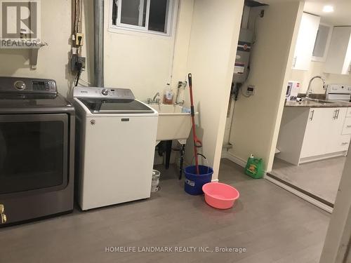 1281 Pallatine Drive, Oakville, ON - Indoor Photo Showing Laundry Room