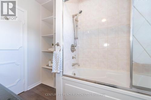 18 Corundum Crescent, Toronto, ON - Indoor Photo Showing Bathroom