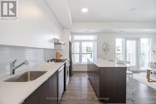 409 - 160 Canon Jackson Drive, Toronto, ON - Indoor Photo Showing Kitchen With Upgraded Kitchen