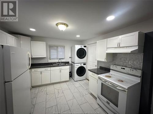 1092 Highland Avenue Unit# Upper, Windsor, ON - Indoor Photo Showing Kitchen With Double Sink