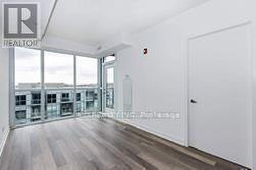 B314 - 5240 Dundas Street, Burlington, ON - Indoor Photo Showing Other Room