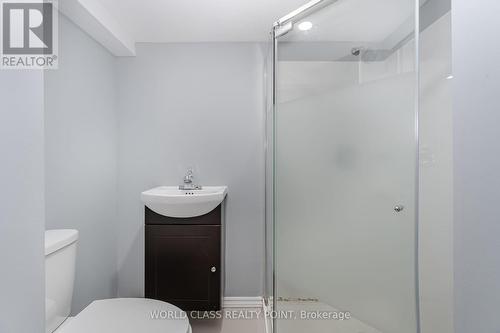 34 Davenfield Circle, Brampton, ON - Indoor Photo Showing Bathroom