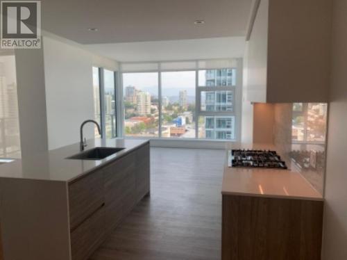 1604 680 Quayside Drive, New Westminster, BC - Indoor Photo Showing Kitchen