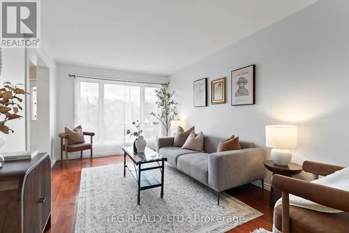 1306 Cornell Court, Pickering (Liverpool), ON - Indoor Photo Showing Living Room