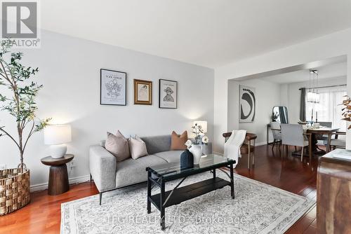 1306 Cornell Court, Pickering (Liverpool), ON - Indoor Photo Showing Living Room