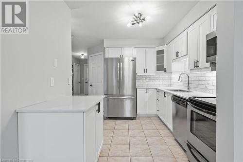 24 Watch Hill Lane, Cambridge, ON - Indoor Photo Showing Kitchen With Upgraded Kitchen