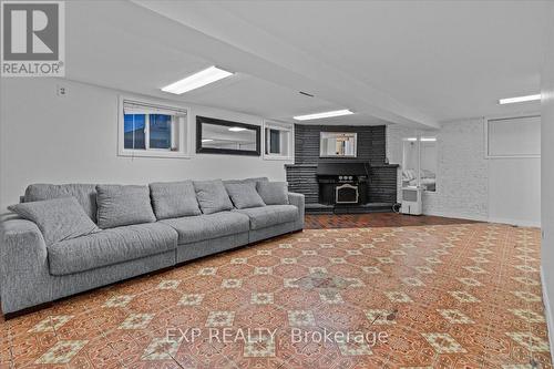 95 Grovedale Avenue, Toronto, ON - Indoor Photo Showing Living Room