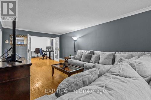 95 Grovedale Avenue, Toronto, ON - Indoor Photo Showing Living Room