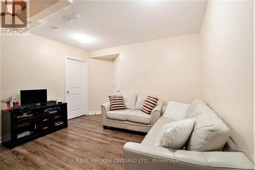 524 Paine Avenue, Ottawa, ON - Indoor