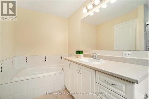 524 Paine Avenue, Ottawa, ON - Indoor Photo Showing Bathroom