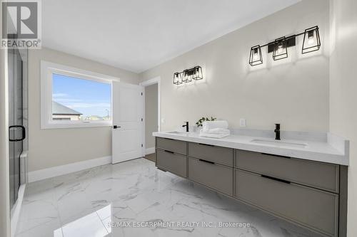 60 Pike Creek Drive, Haldimand, ON - Indoor Photo Showing Bathroom