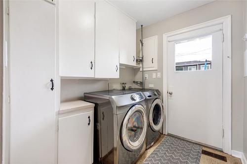 1160 Moosejaw Street, Penticton, BC - Indoor Photo Showing Laundry Room