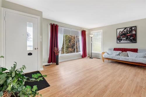 1160 Moosejaw Street, Penticton, BC - Indoor