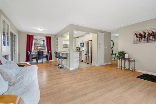 1160 Moosejaw Street, Penticton, BC - Indoor Photo Showing Living Room