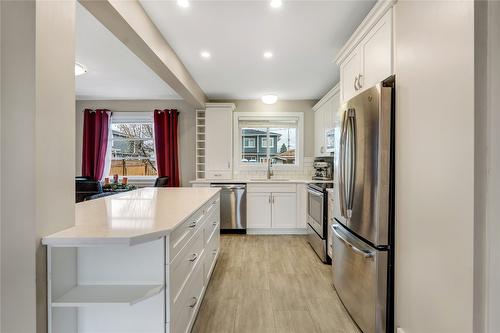 1160 Moosejaw Street, Penticton, BC - Indoor Photo Showing Kitchen With Stainless Steel Kitchen With Upgraded Kitchen