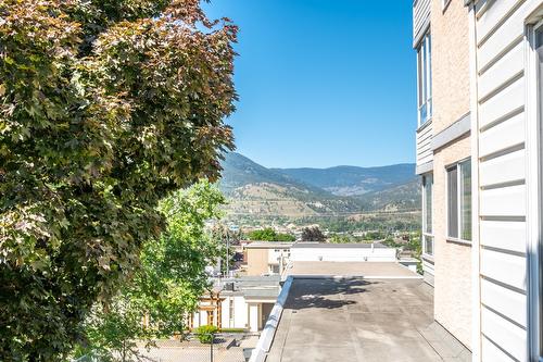 111-1445 Halifax Street, Penticton, BC - Outdoor