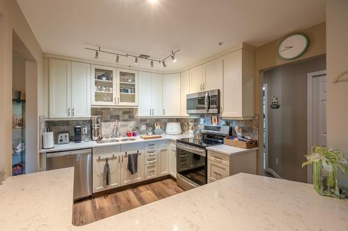 111-1445 Halifax Street, Penticton, BC - Indoor Photo Showing Kitchen