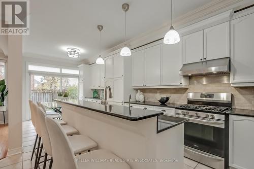 3306 Weatherford Road, Mississauga, ON - Indoor Photo Showing Kitchen With Upgraded Kitchen