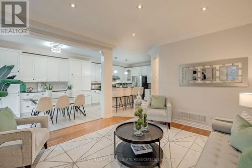 3306 Weatherford Road, Mississauga, ON - Indoor Photo Showing Living Room