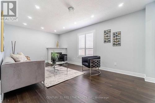 32 Gold Park Place, Brampton, ON - Indoor Photo Showing Living Room