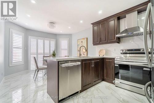 32 Gold Park Place, Brampton, ON - Indoor Photo Showing Kitchen With Upgraded Kitchen