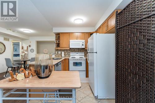 1 - 3032 Clayhill Road, Mississauga, ON - Indoor Photo Showing Kitchen