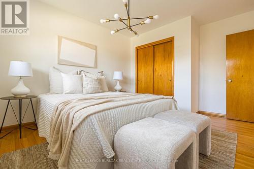 1371 Mountain Grove Avenue, Burlington, ON - Indoor Photo Showing Bedroom