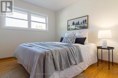 1371 Mountain Grove Avenue, Burlington, ON - Indoor Photo Showing Bedroom