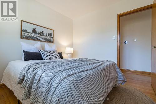 1371 Mountain Grove Avenue, Burlington, ON - Indoor Photo Showing Bedroom