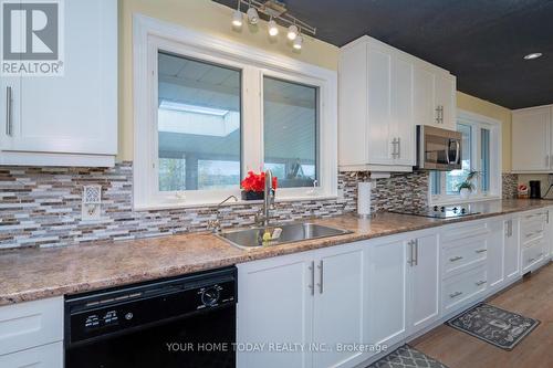 9202 Ninth Line, Halton Hills, ON - Indoor Photo Showing Kitchen With Double Sink