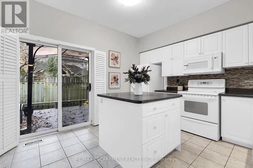 8 - 81 Valridge Drive, Hamilton, ON - Indoor Photo Showing Kitchen