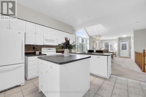 8 - 81 Valridge Drive, Hamilton, ON - Indoor Photo Showing Kitchen