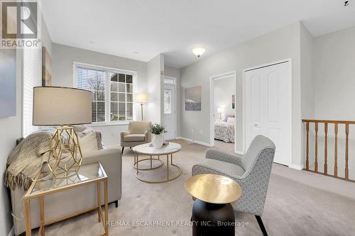 8 - 81 Valridge Drive, Hamilton, ON - Indoor Photo Showing Living Room