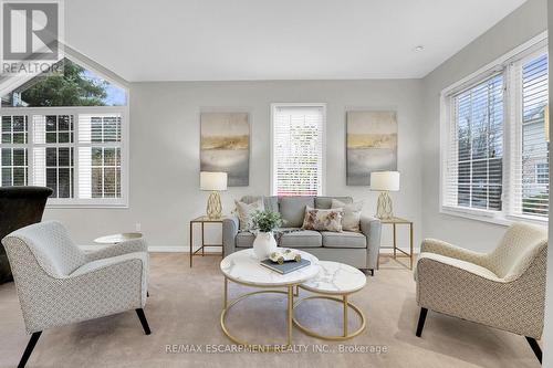 8 - 81 Valridge Drive, Hamilton, ON - Indoor Photo Showing Living Room