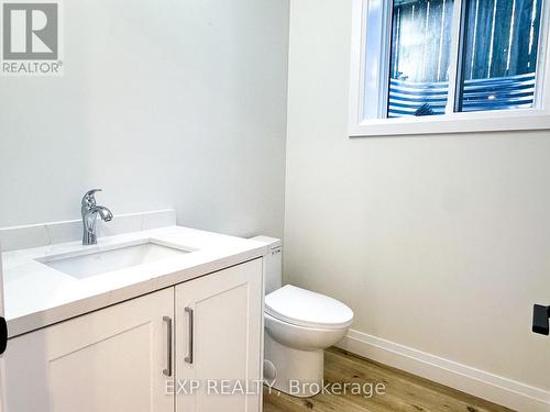 53 Giles Street, London, ON - Indoor Photo Showing Bathroom