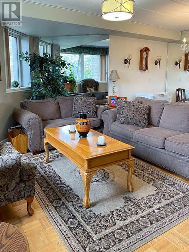 201 - 3364 Montrose Road, Niagara Falls (208 - Mt. Carmel), ON - Indoor Photo Showing Living Room